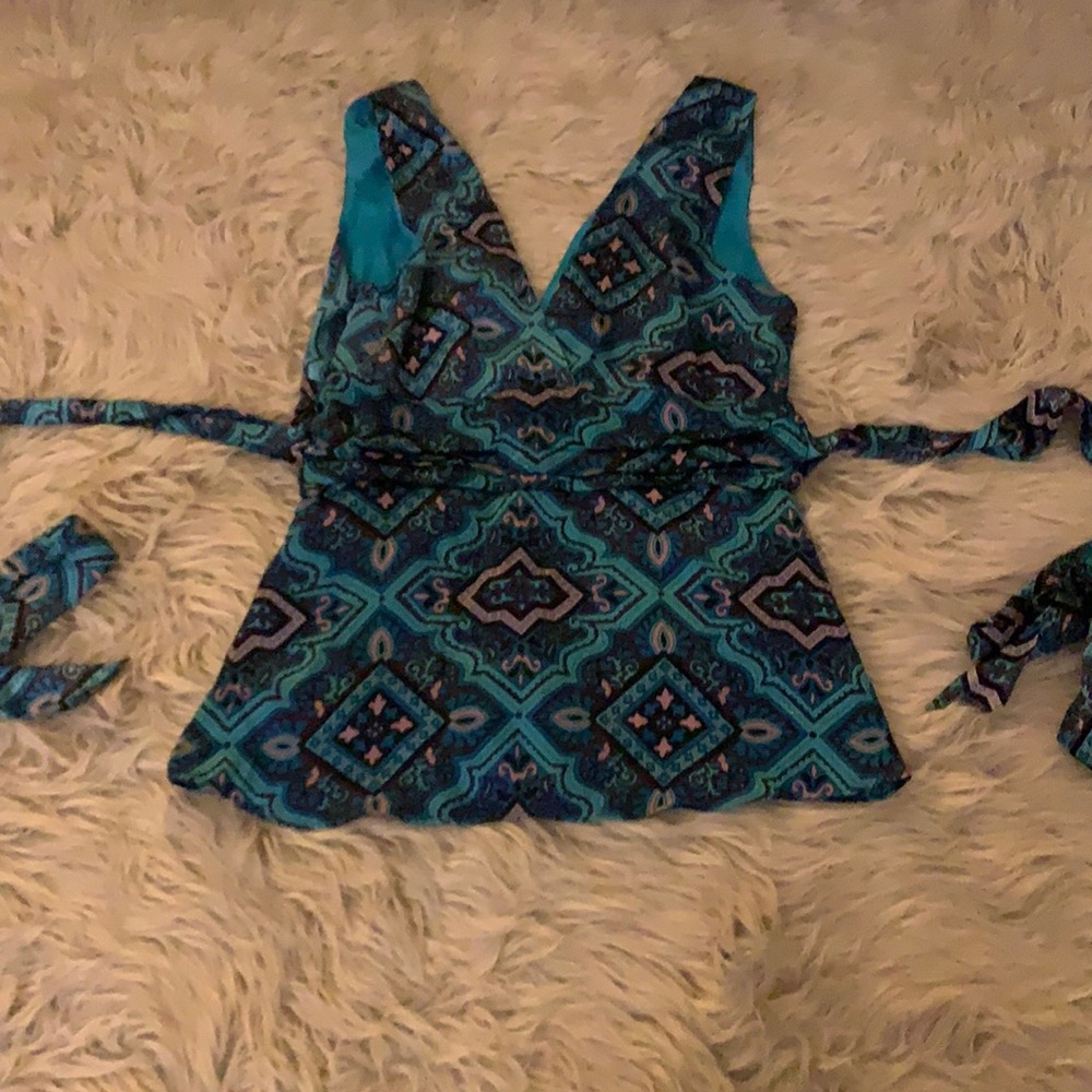 Turquoise patterned top